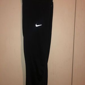Cropped black Nike leggings